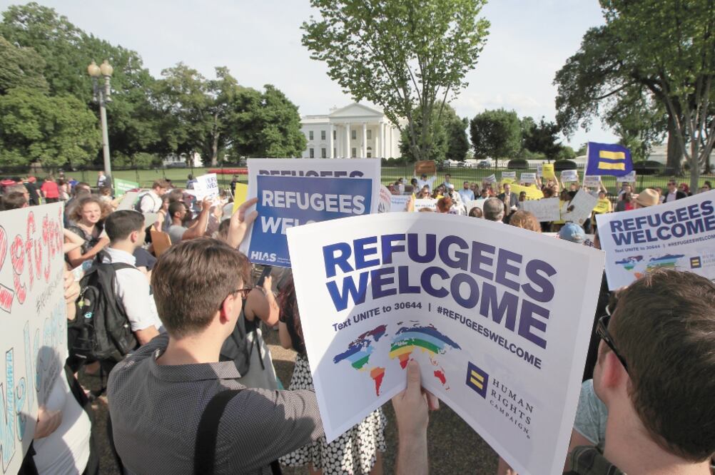 Activistas durante una manifestación a favor de los refugiados en 2017, ante la Casa Blanca en Washington. Foto/ Manuel Balce Ceneta. AP