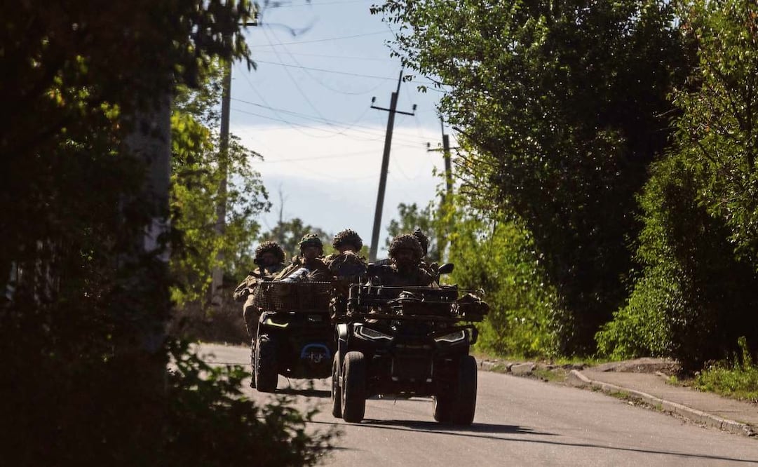 Militares ucranianos recorren la región de Donetsk. Foto: Tetiana Dzhafarova / AFP