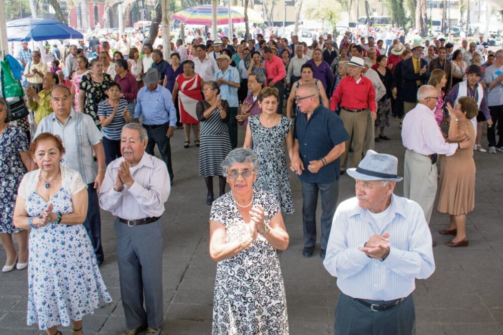 Expertos advierten que sin importar quien gane las elecciones, las pensiones representan una presión para las finanzas públicas del país (ARCHIVO EL UNIVERSAL)