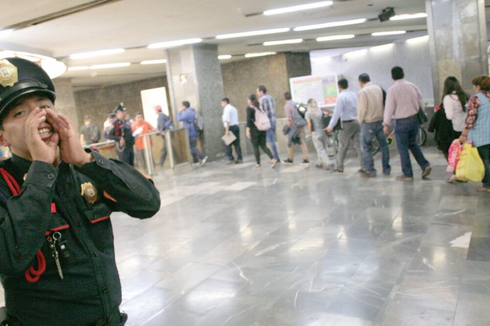 Diversos aspectos técnicos provocaron el retraso en la aplicación de la gratuidad en varias estaciones del Metrobús (IVÁN STEPHENS. EL UNIVERSAL)