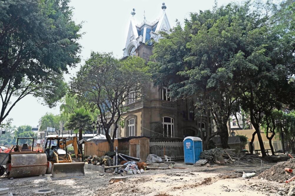 En 15 calles se realiza sustitución de drenaje, banquetas y guarniciones; se prevé que algunas abran esta semana al tránsito vehicular (ALEJANDRA LEYVA. EL UNIVERSAL)