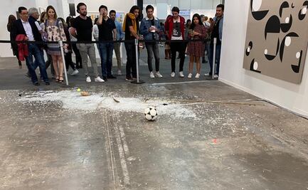 Los memes a Avelina Lésper por obra rota de Gabriel Rico