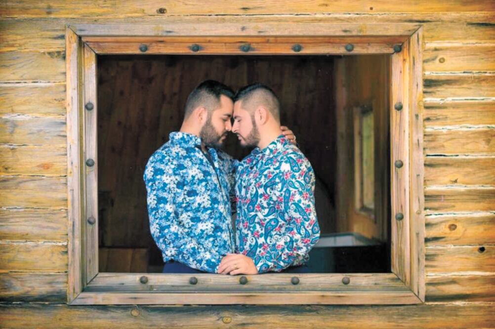 Hace cuatro años, Antonio y Raymundo tuvieron que ir al estado de Nayarit para poder casarse, porque las leyes de Sinaloa no se los permitía. Fotos/Especiales