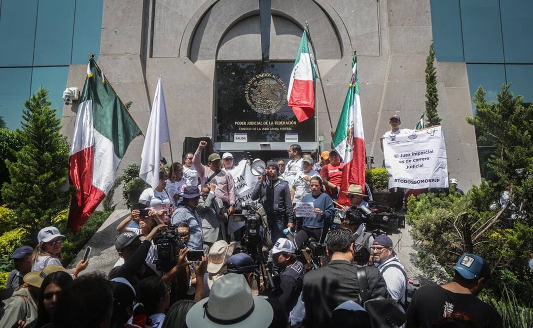 Trabajadores del Poder Judicial se manifiestan en el CJF. Foto: Gabriel Pano. EL UNIVERSAL