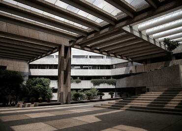 España reconoce legado de exiliados en El Colegio de México