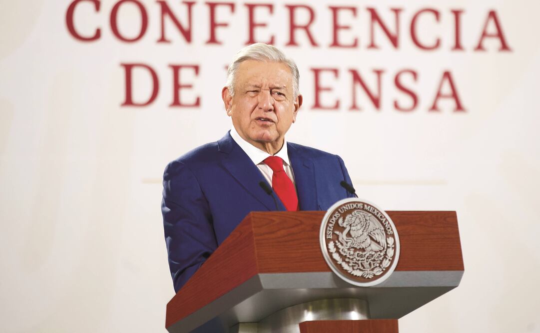 El presidente Andrés Manuel López Obrador detalló durante la conferencia matutina que el Ejército Mexicano no es golpista y no pertenece a la oligarquía, es leal y no se deja dominar por los grupos de interés. Foto: Germán Espinosa/ EL UNIVERSAL