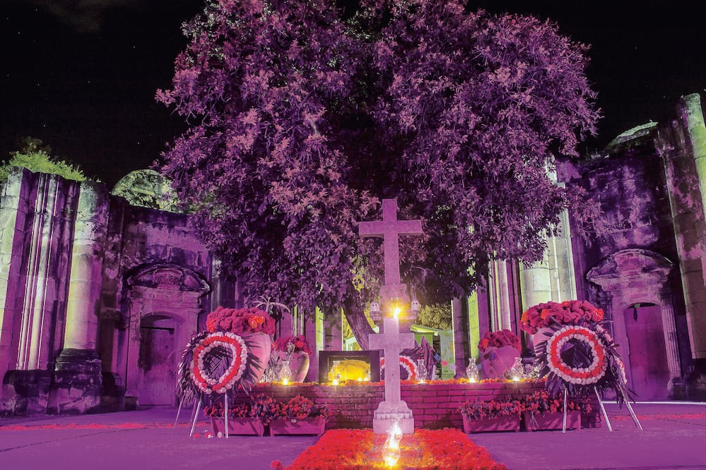 Tours guiados en los panteones (ARCHIVO EL UNIVERSAL)