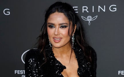 Salma Hayek presume vestido de 15 kilos, pero critican exceso de filtros en su rostro: "tienes 50, no 30" 