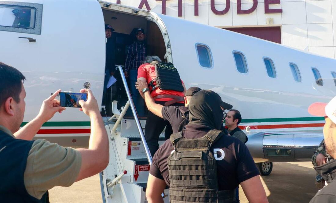 Realizan traslado desde Paraguay a México de Hernán Bermúdez, presunto líder de "La Barredora". Foto: Senad (@senad_paraguay)