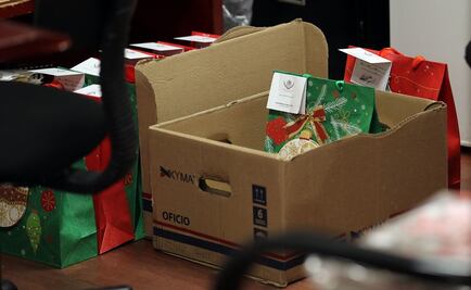 ​Reciben diputados regalos por fiestas decembrinas