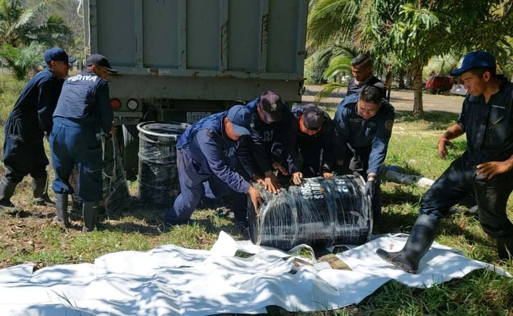 Más de 2400 elementos atienden derrame de crudo en Veracruz y Tabasco; SEMAR ha atendido más de 223 km de playas.
Foto: Especial.
