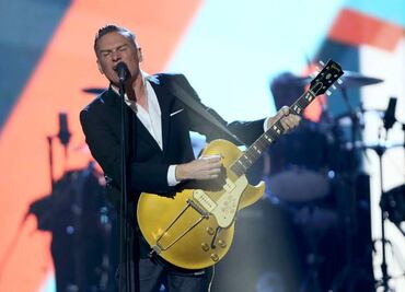 Bryan Adams cancela show por ley contra parejas gay