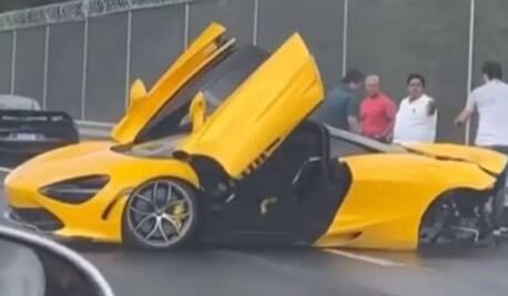 Chocan McLaren de 6 mdp en autopista de Toluca