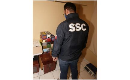 Hallan botellas de alcohol de 70 mil pesos, armas y drogas tras cateo en Magdalena Contreras