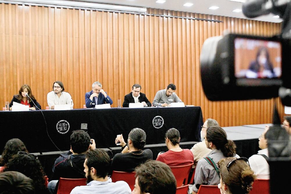 Periodistas reunidos: Alejandra Leal, Huemanzin Rodríguez, Marco Lara Klahr, Juan Jacinto Silva y Marcos Daniel Aguilar (RAMÓN ROMERO. EL UNIVERSAL)