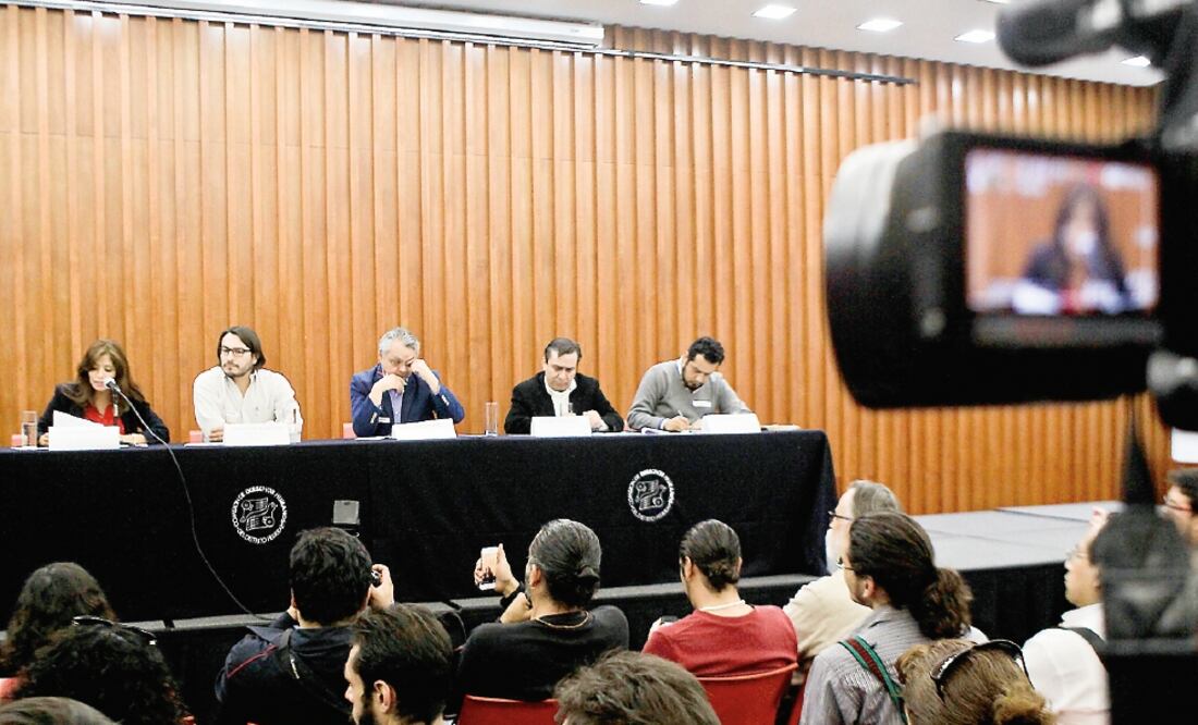 Periodistas reunidos: Alejandra Leal, Huemanzin Rodríguez, Marco Lara Klahr, Juan Jacinto Silva y Marcos Daniel Aguilar (RAMÓN ROMERO. EL UNIVERSAL)