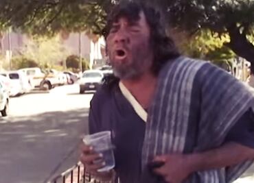 El vagabundo que canta como Juan Gabriel