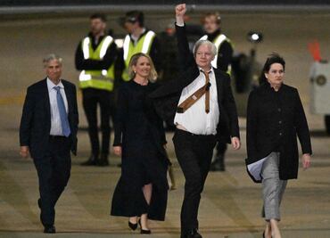 VIDEO: Julian Assange, fundador de WikiLeaks, llega a Australia tras recobrar su libertad