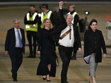 VIDEO: Julian Assange, fundador de WikiLeaks, llega a Australia tras recobrar su libertad