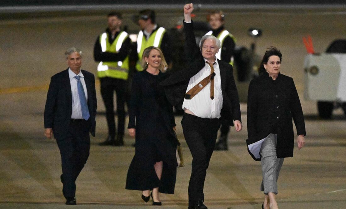 Julian Assange aterrizó de noche en Canberra, la capital australiana, en un jet privado, la etapa final de una larga batalla judicial de 14 años. Foto: AFP