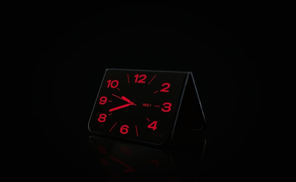Se puede usar en cualquier orientación: como base, como si fuera una laptop o parcialmente plegado como si se tratara de un libro. Foto: Captura de pantalla