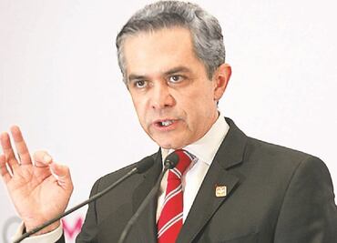 Habitual, salida de militantes en partidos como en PRD: Mancera