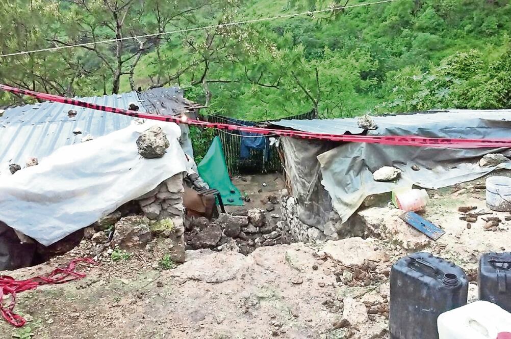 En la colonia San Francisco, de Zitlalala, los aguaceros provocaron el desplo m e de una casa de adobe cuando sus moradores dormían (NOTIMEX)