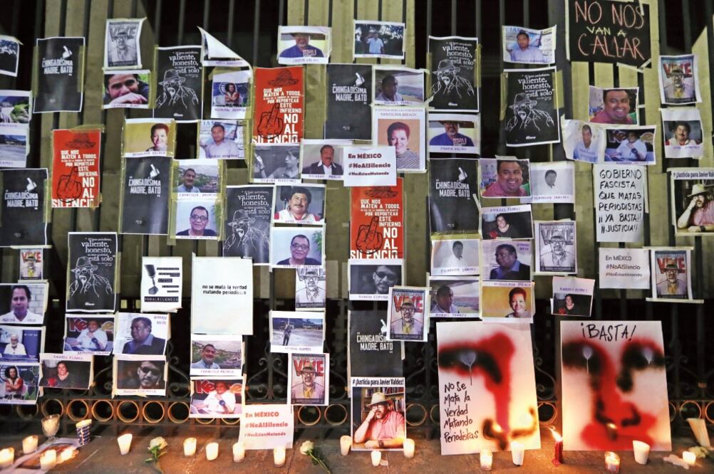 Familiares, amigos y compañeros del gremio periodístico despidieron en Culiacán, Sinaloa, al periodista Javier Valdez, quien fue cremado. FOTO: RASHIDE FRÍAS. AP