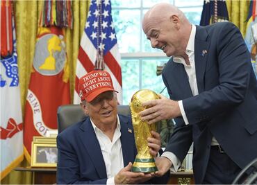 Gianni Infantino entregó a Donald Trump el trofeo de la Copa del Mundo "por ser un ganador"; así fue el encuentro en la Casa Blanca