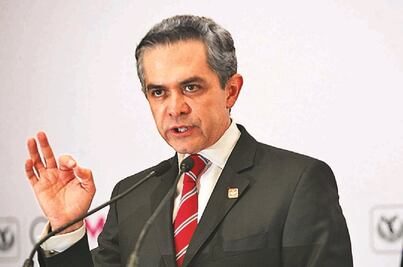 Mancera pide a gobernadores hacer frente ante alza de gasolina