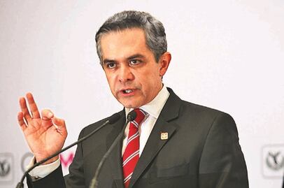 Mancera pide a gobernadores hacer frente ante alza de gasolina