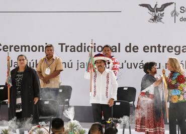 Representantes de pueblos indígenas celebran entrega de bastón de mando a ministros de la Corte; "ya era justo", expresan