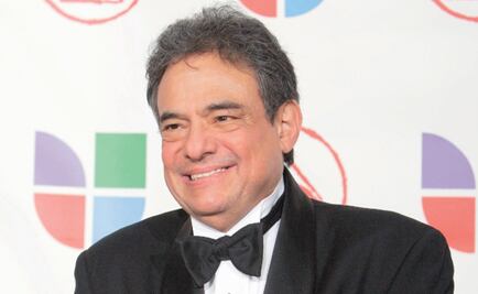 José José arrives in Mexico