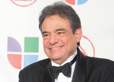 José José arrives in Mexico