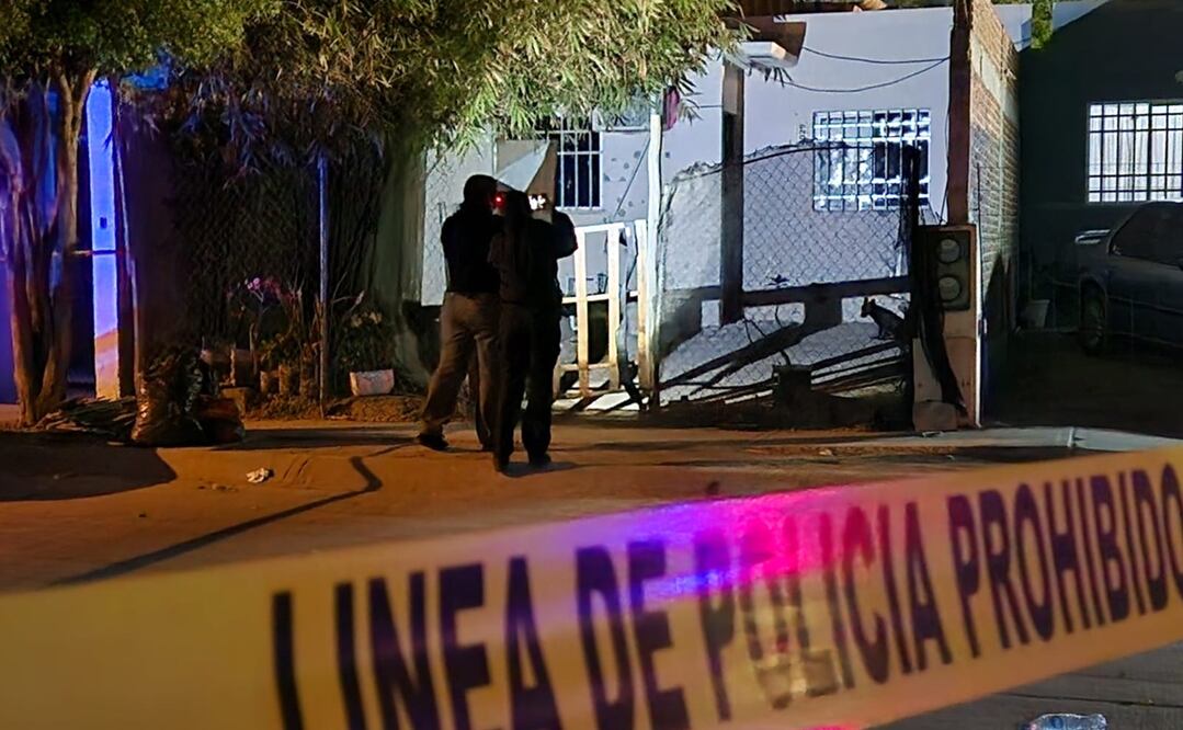 Los impactos dañaron la fachada, puertas y ventanas, sin que hasta el momento se reportaran personas lesionadas o muertas por este hecho. Foto: Especial