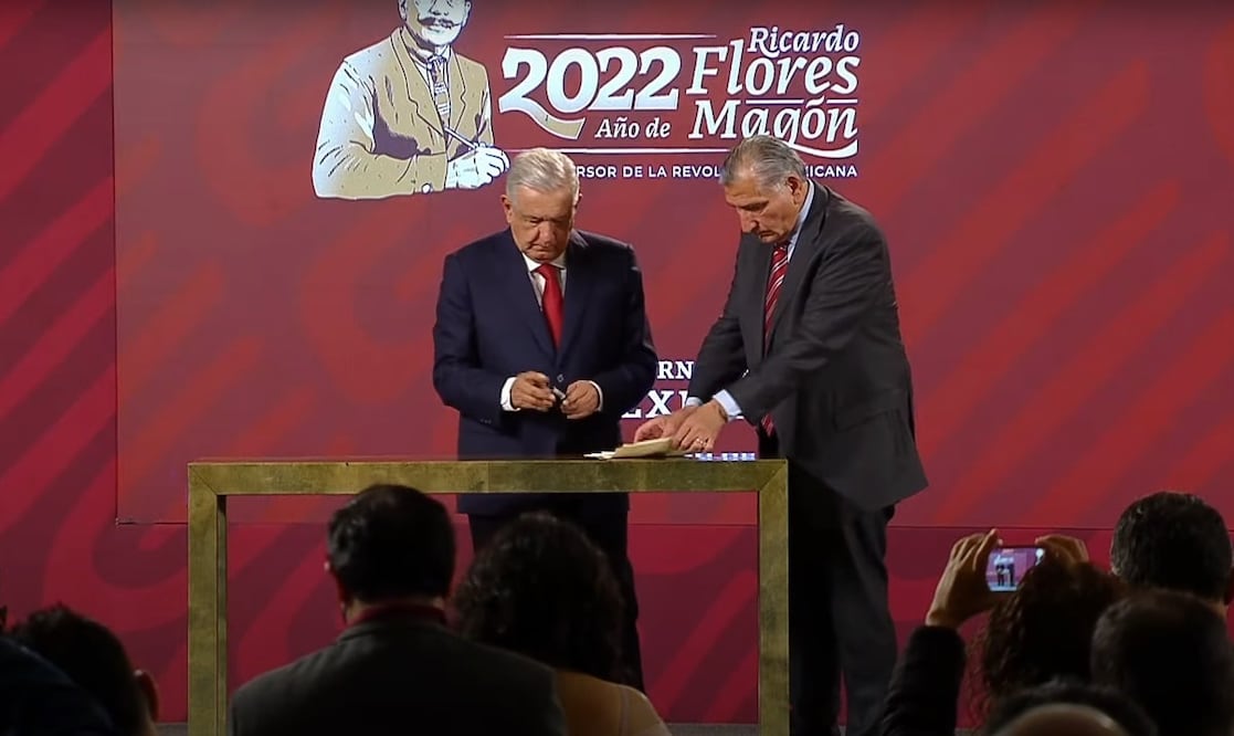 El presidente Andrés Manuel López Obrador firmó un decreto para resolver de fondo el problema de escasez de agua en Nuevo León. Foto: especial