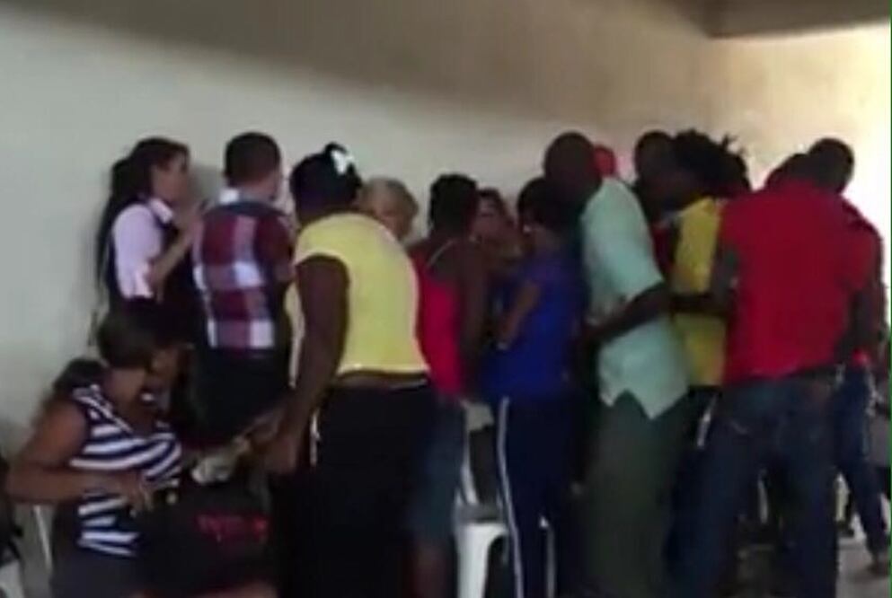 Rescatan a 54 migrantes en el desierto de Altar, Sonora