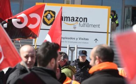 Estalla huelga en Amazon EU justo antes de Navidad; 10 mil empleados reclaman aumentos salariales