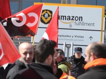 Estalla huelga en Amazon EU justo antes de Navidad; 10 mil empleados reclaman aumentos salariales