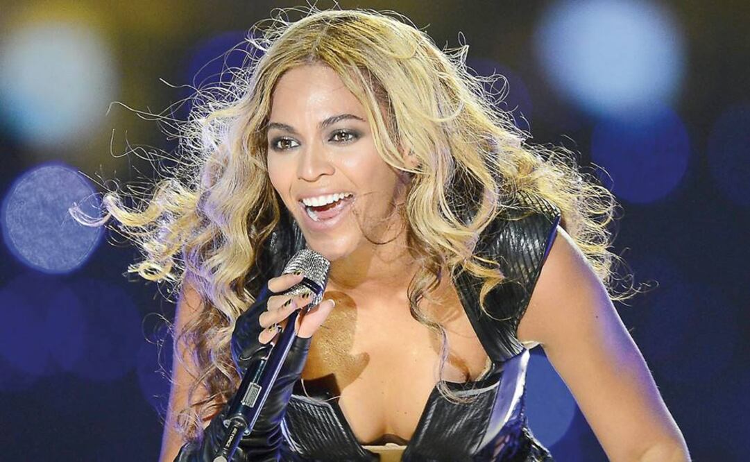 La cantante fue la estrella del espectáculo del descanso del evento deportivo. (FOTO: EFE)