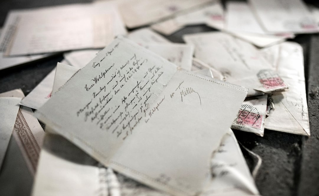 Cartas de Alois Hitler, padre de Adolf Hitler. Foto: EFE/ Editorial Styria/Harald Eisenberger