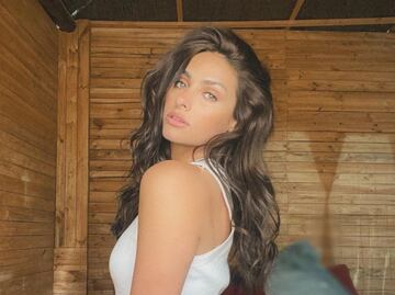 Renata Notni sorprende con esmoquin femenino en el estreno de Zorro