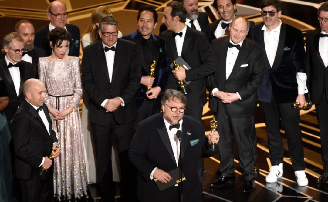 Guillermo del Toro ganó el Oscar de Mejor Película y Mejor Director por "La forma del agua" FOTO:AP