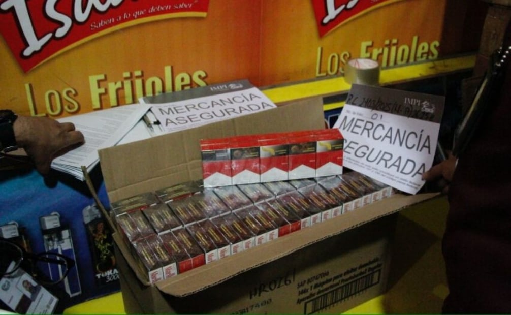 IMPI decomisa más de 400 mil cigarros pirata en la Central de Abastos, en coordinación con la Secretaría de Seguridad Ciudadana de la CDMX. Foto: Especial