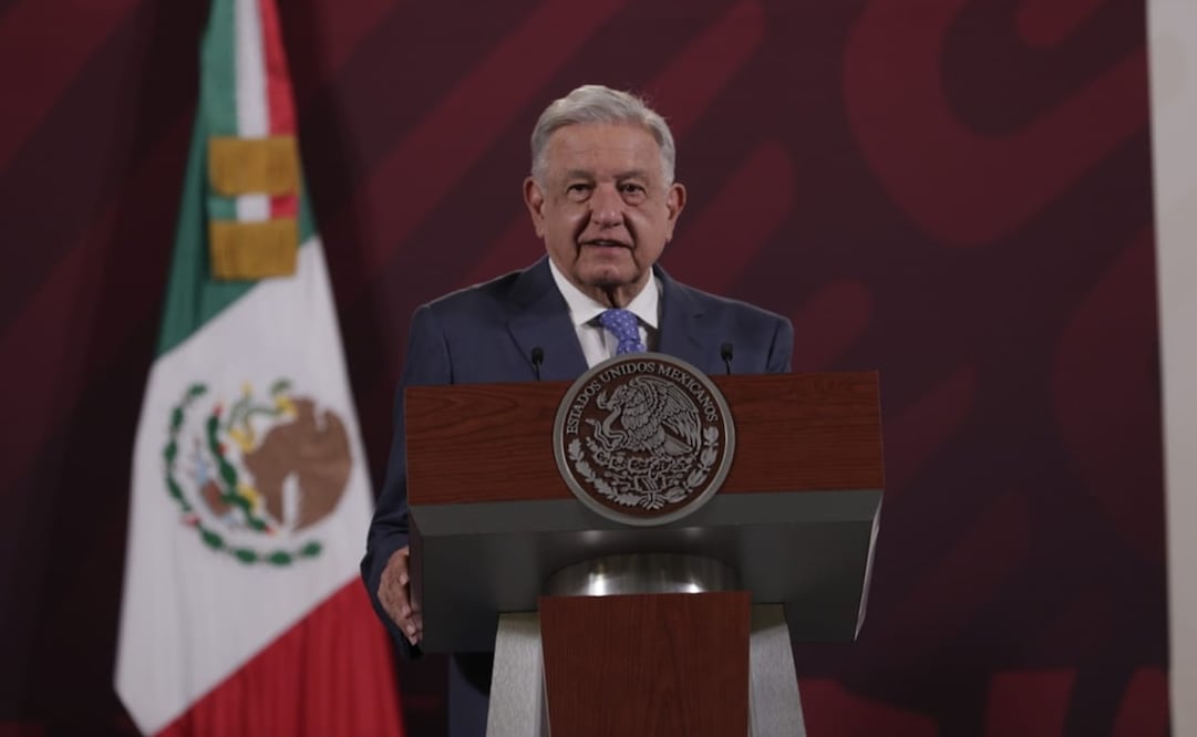 El Presidente resaltó el trabajo hecho por Marath Baruch Bolaños López, secretario del Trabajo y Previsión Social. Foto: Gabriel Pano / EL UNIVERSAL