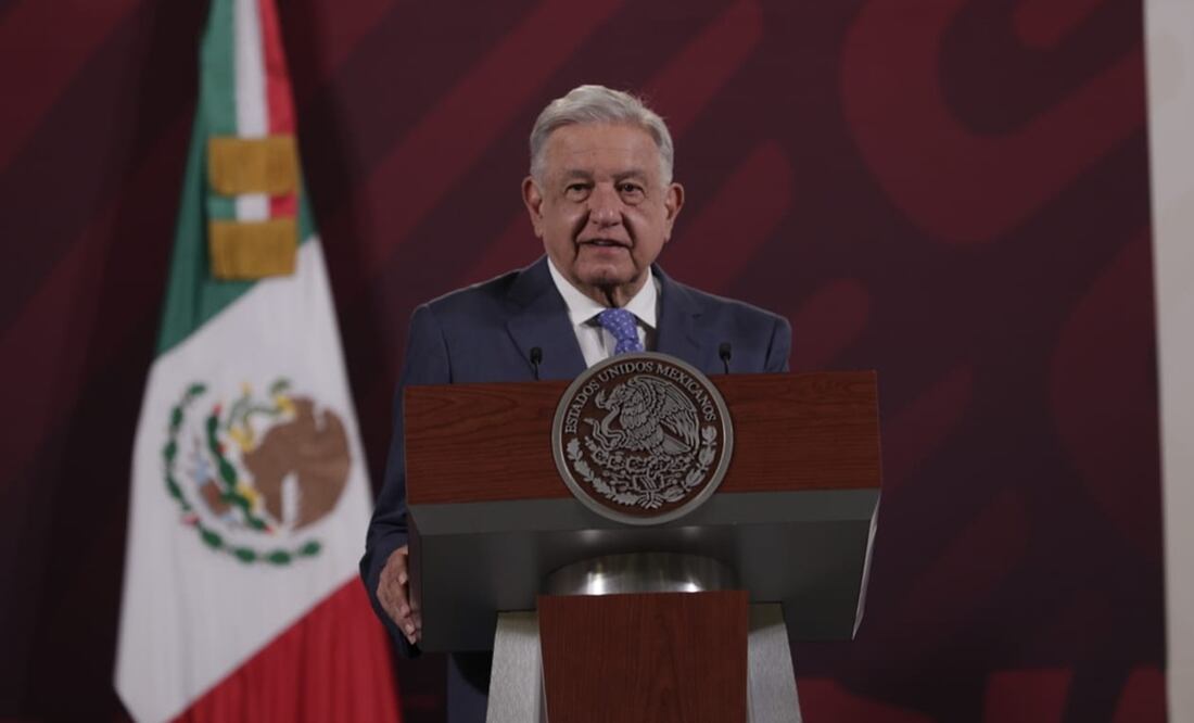 El Presidente resaltó el trabajo hecho por Marath Baruch Bolaños López, secretario del Trabajo y Previsión Social. Foto: Gabriel Pano / EL UNIVERSAL
