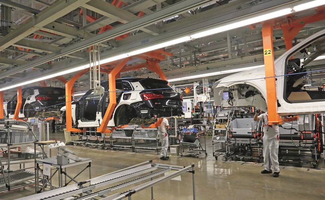 Funcionarios de la Secretaría de Economía temen que la producción de autos en México se vea afectada de mantenerse el mecanismo de cálculo de partes regionales que busca realizar Estados Unidos. Foto: Archivo/EL UNIVERSAL.