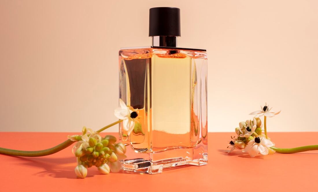 El perfume también puede disminuir su duración por el calor y factores ambientales. Foto: Freepik