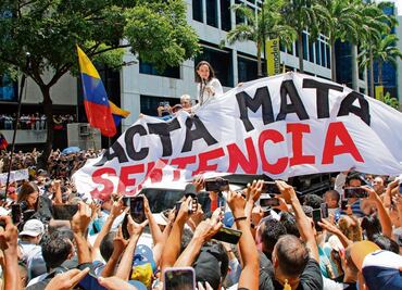 Opositores reivindican su triunfo; dicen que harán ceder a Maduro