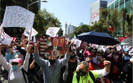 Al grito de "valiente, honesto, así es mi presidente", avanzó marcha pro AMLO en Reforma